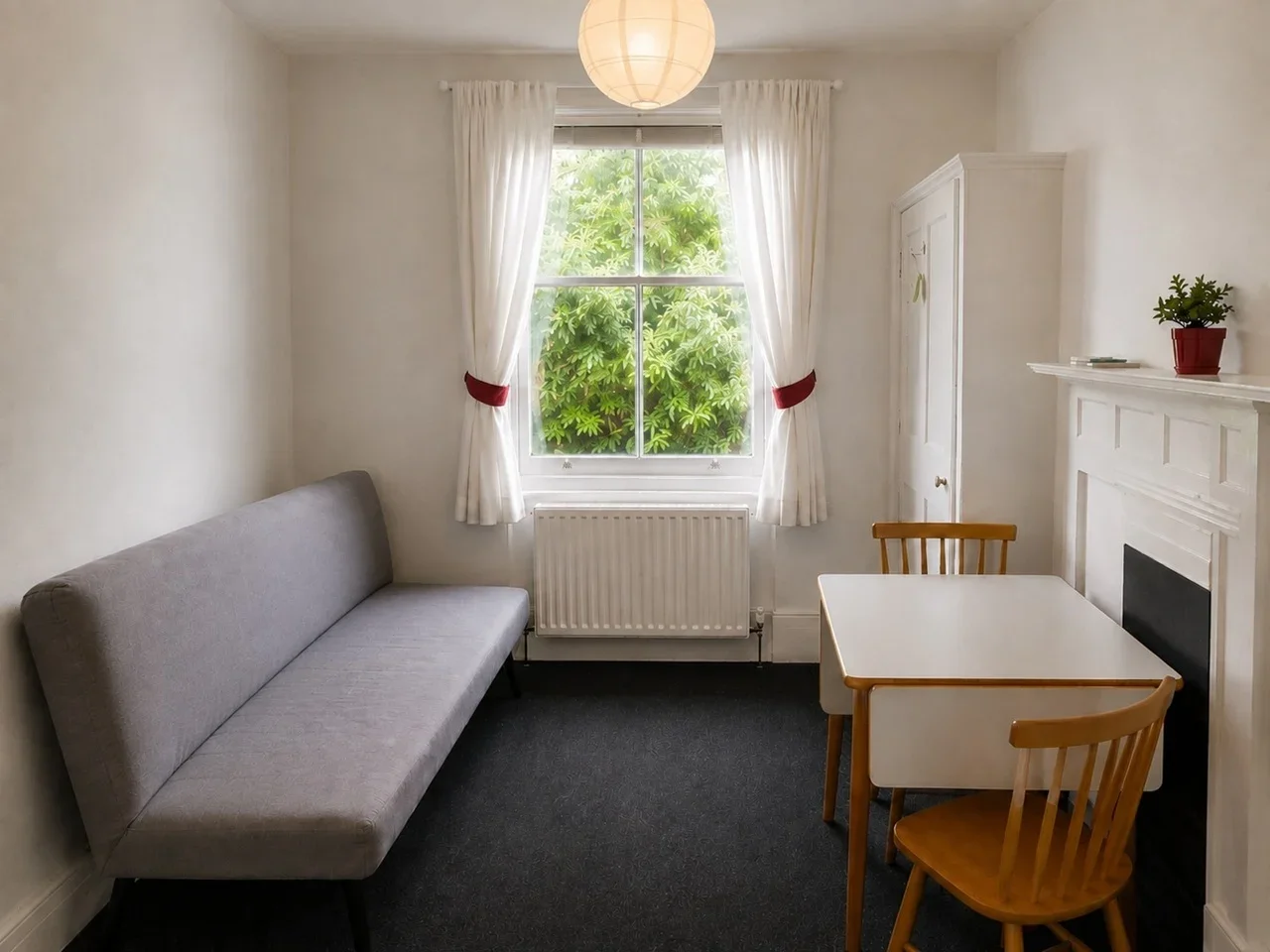 Flat Askew Crescent in Greater London