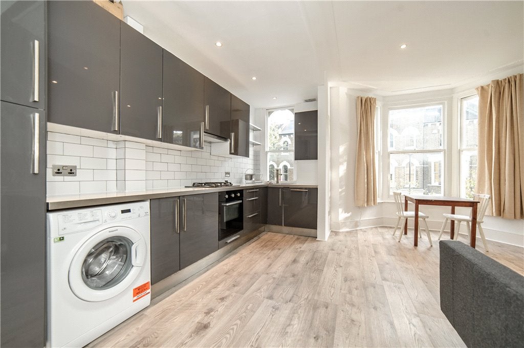 Flat Chantrey Road in Greater London