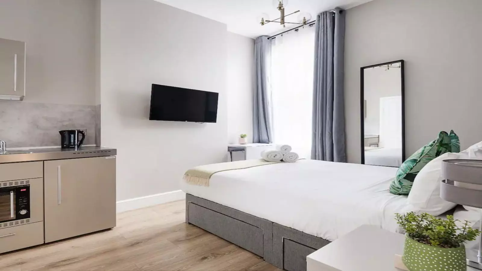 Flat Callcott Road in Greater London