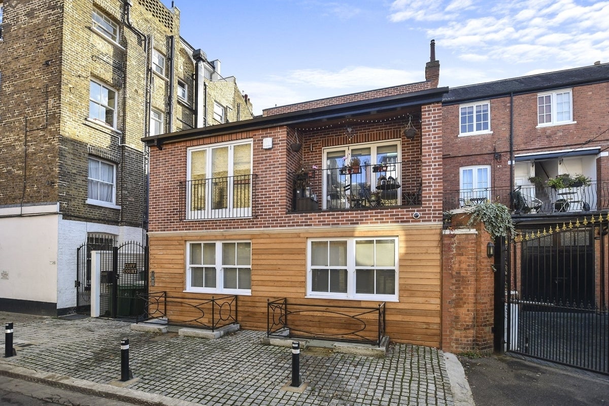 Flat West Cottages in Greater London
