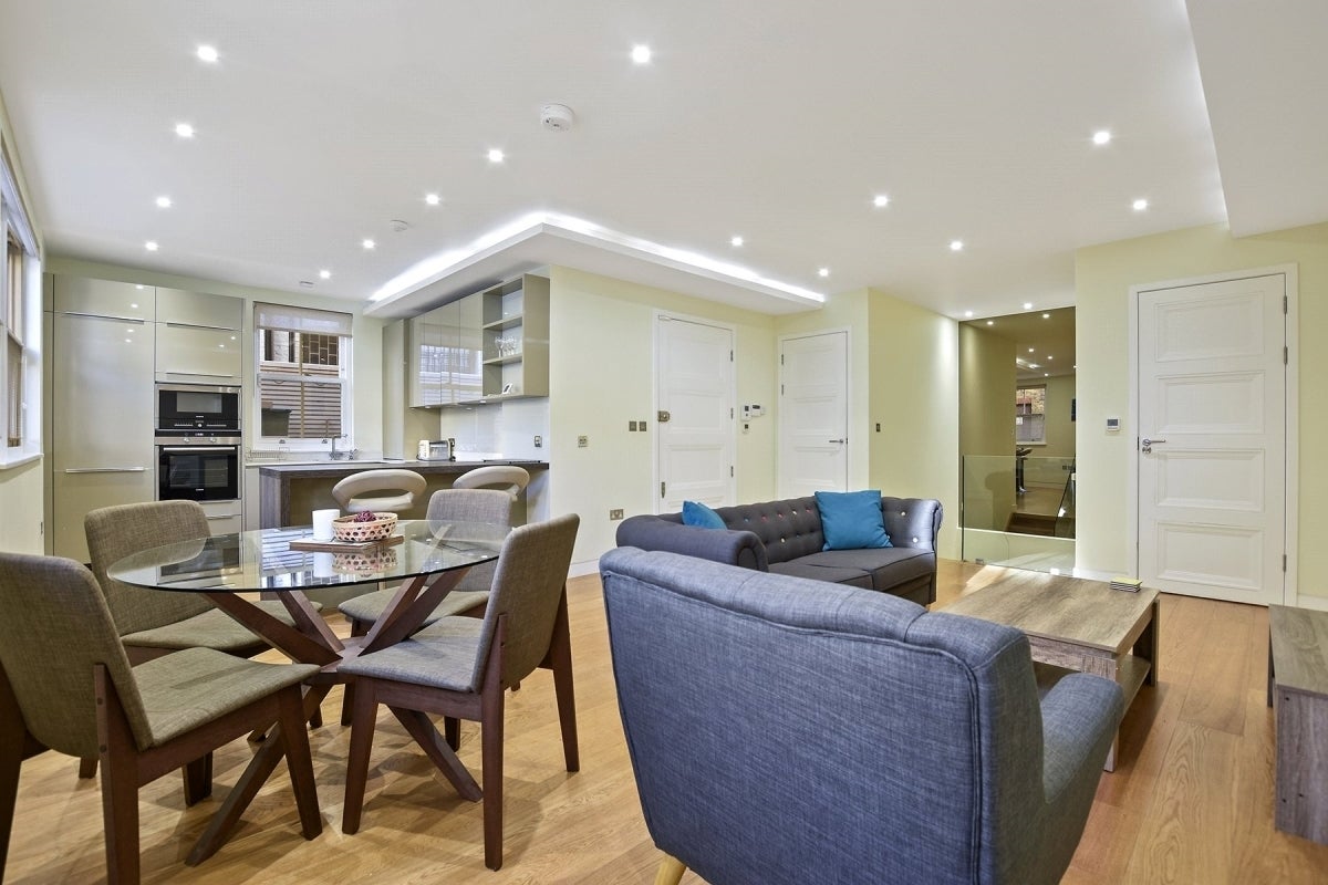 Flat West Cottages in Greater London