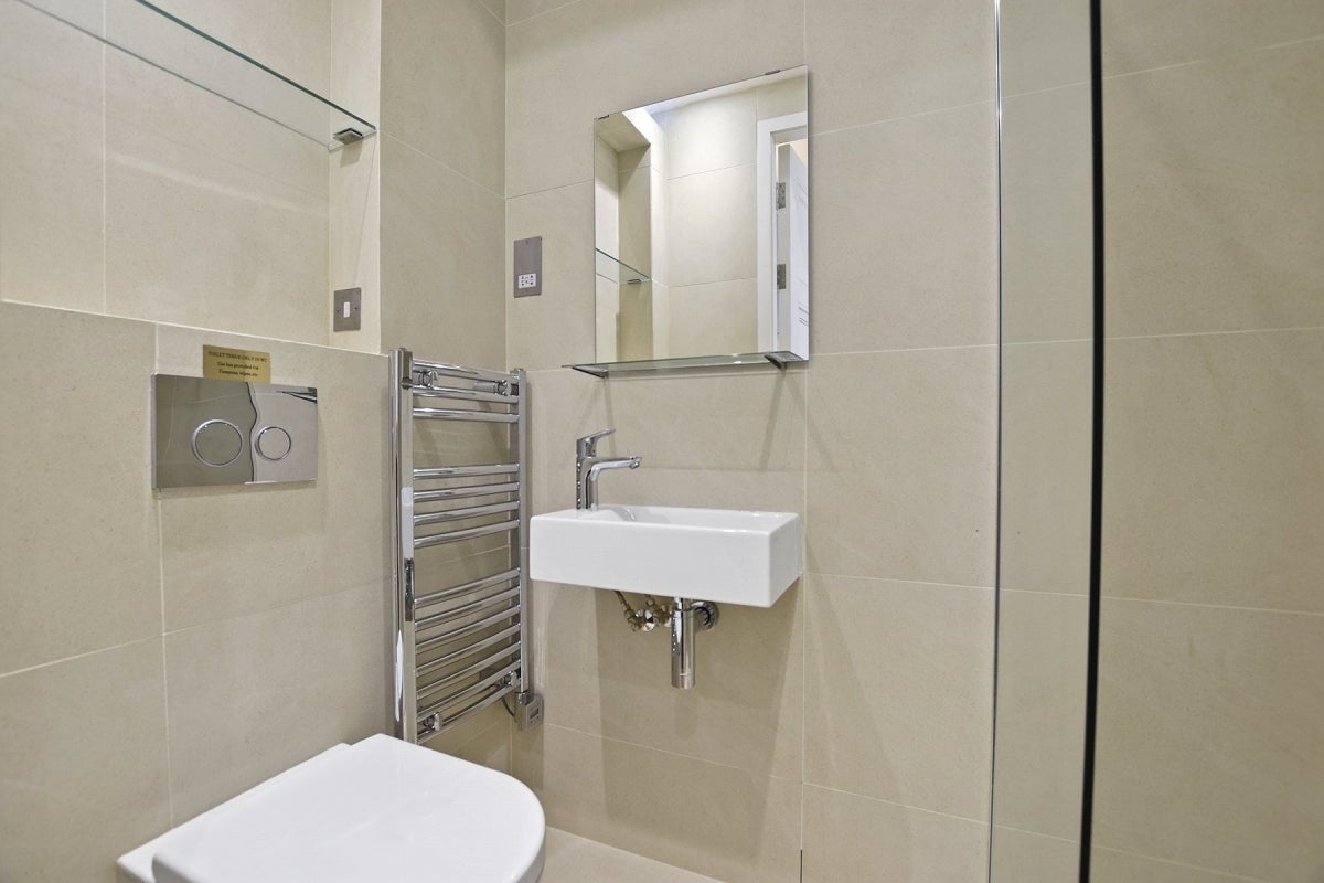 Flat West Cottages in Greater London