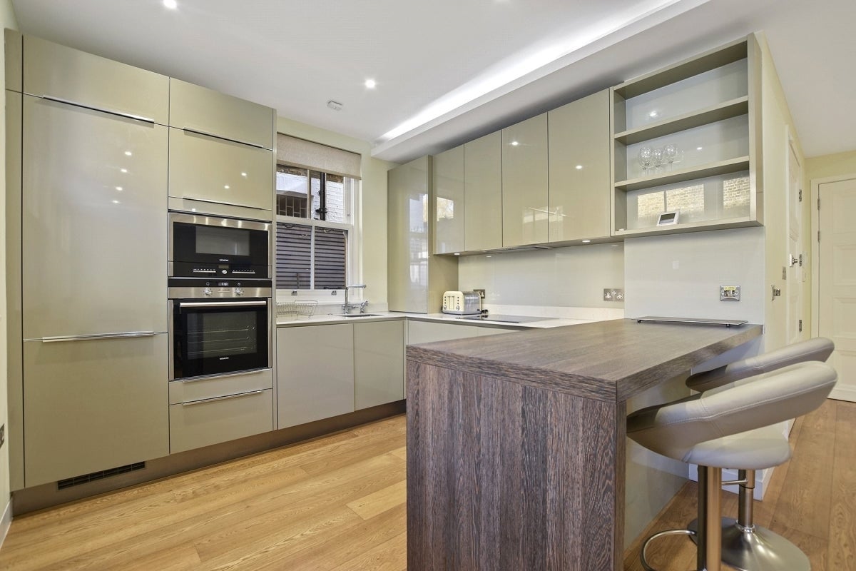 Flat West Cottages in Greater London