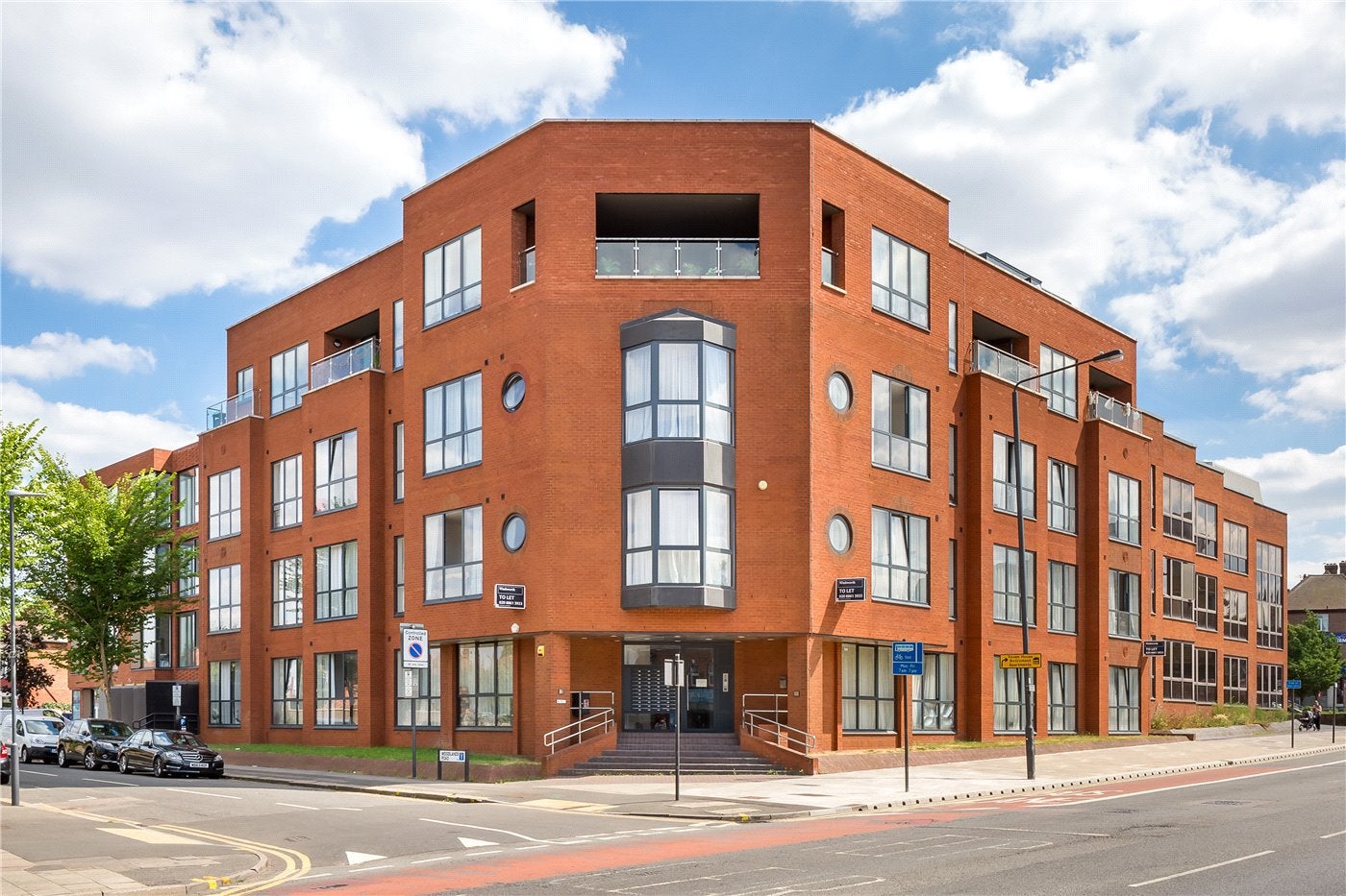 Flat Elmgrove Road in Greater London