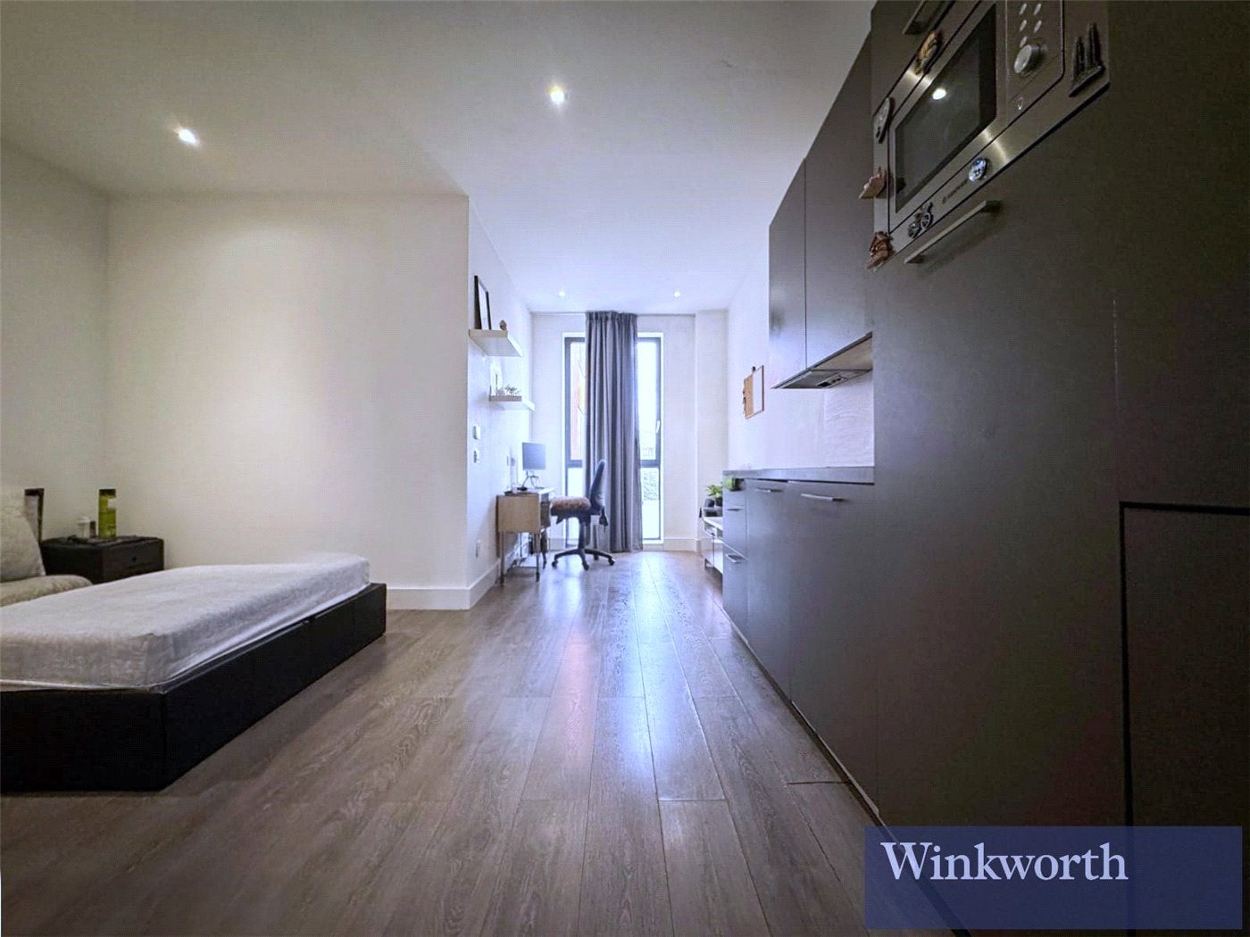 Flat Elmgrove Road in Greater London