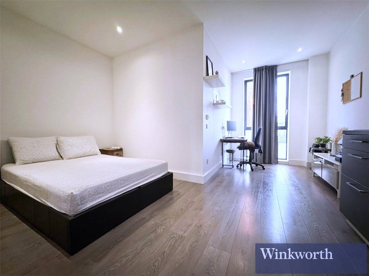 Flat Elmgrove Road in Greater London