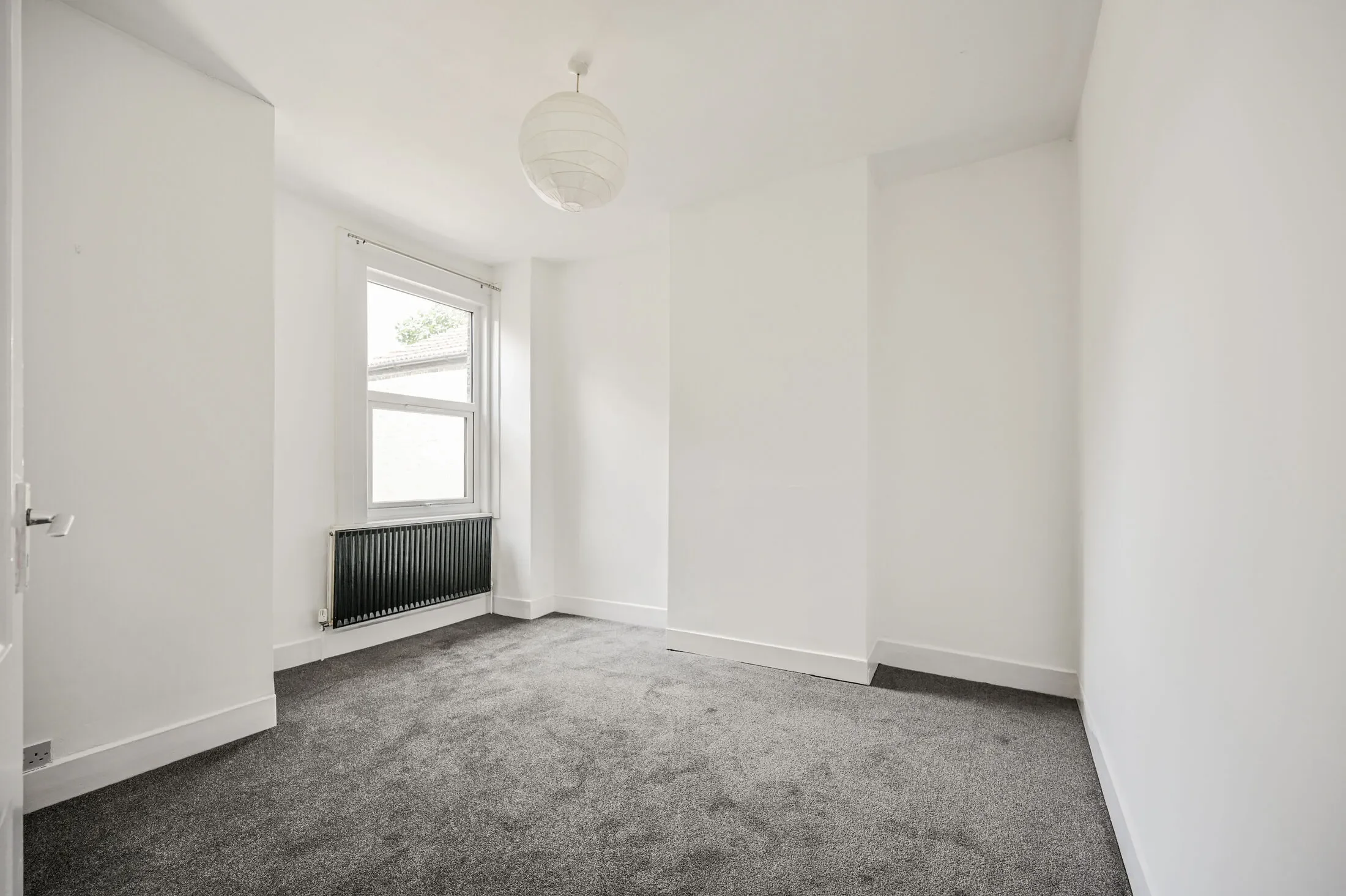 Flat Dawlish Road in Greater London
