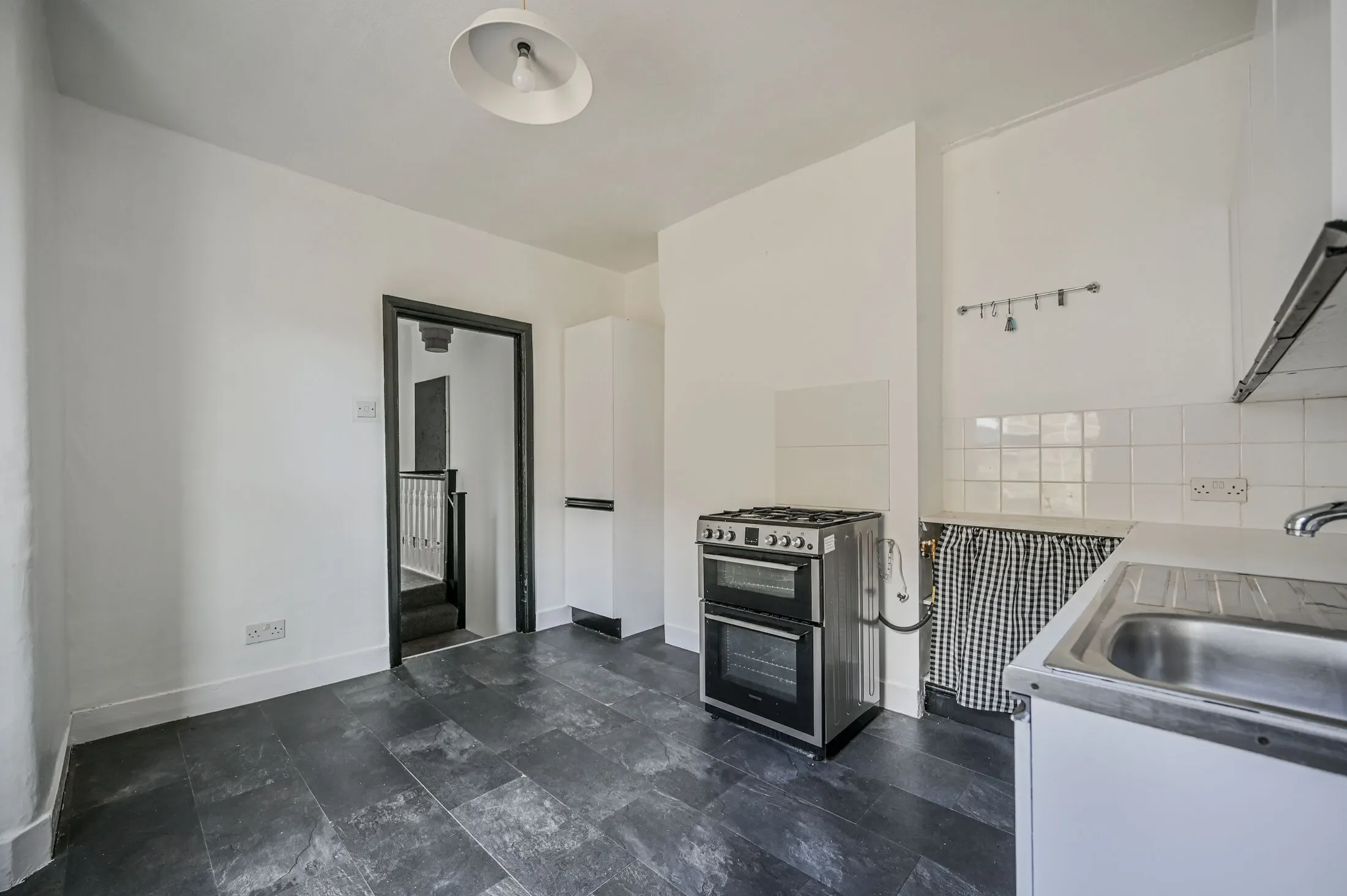 Flat Dawlish Road in Greater London