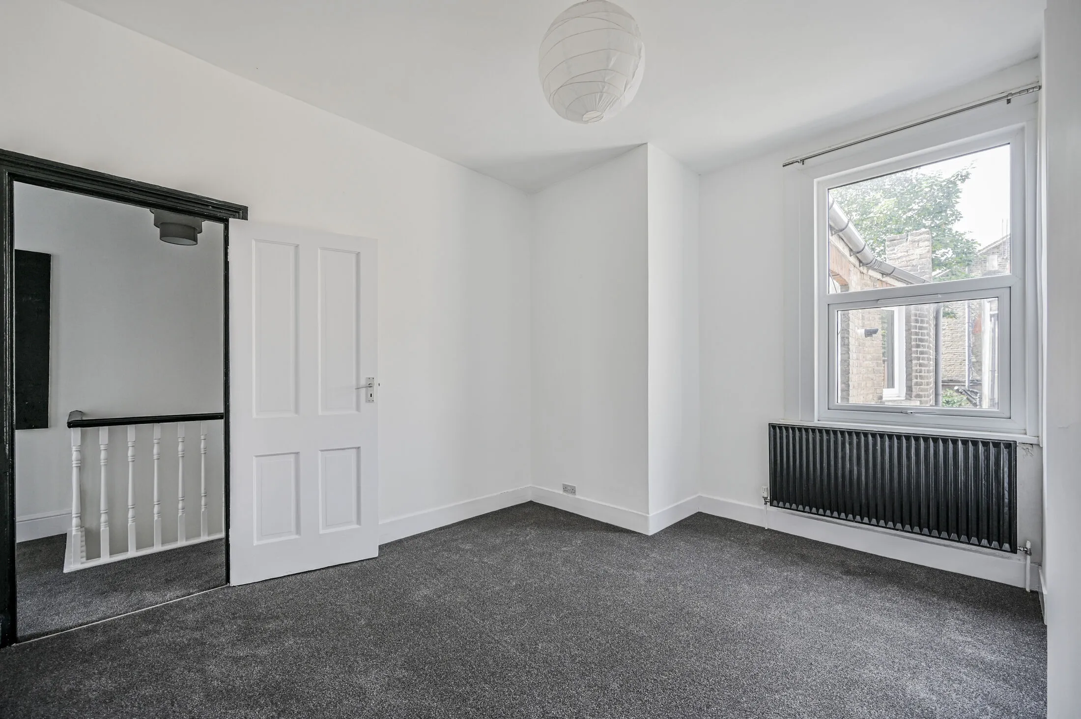 Flat Dawlish Road in Greater London