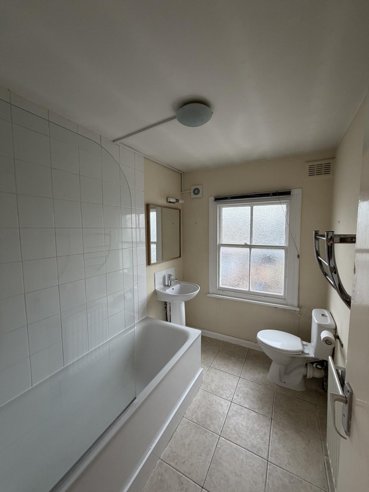 Flat Balham High Road in Greater London
