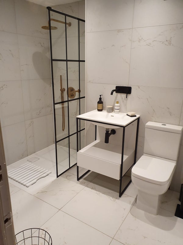 Room Aylward Road in Greater London