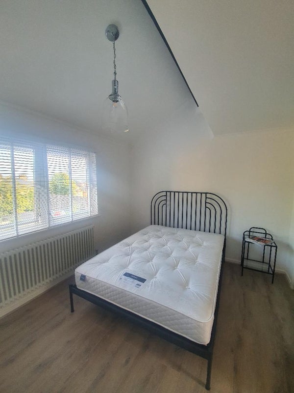 Room Aylward Road in Greater London