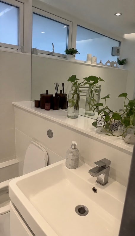 Room Plender Street in Greater London