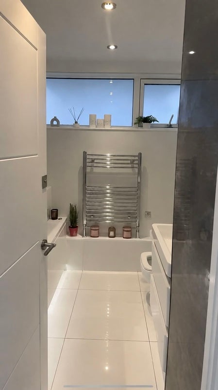 Room Plender Street in Greater London