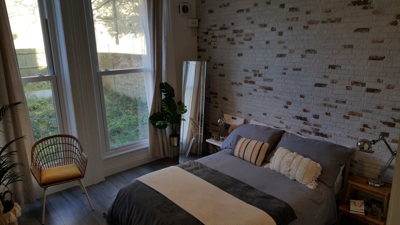 Flat Whitworth Road in Greater London
