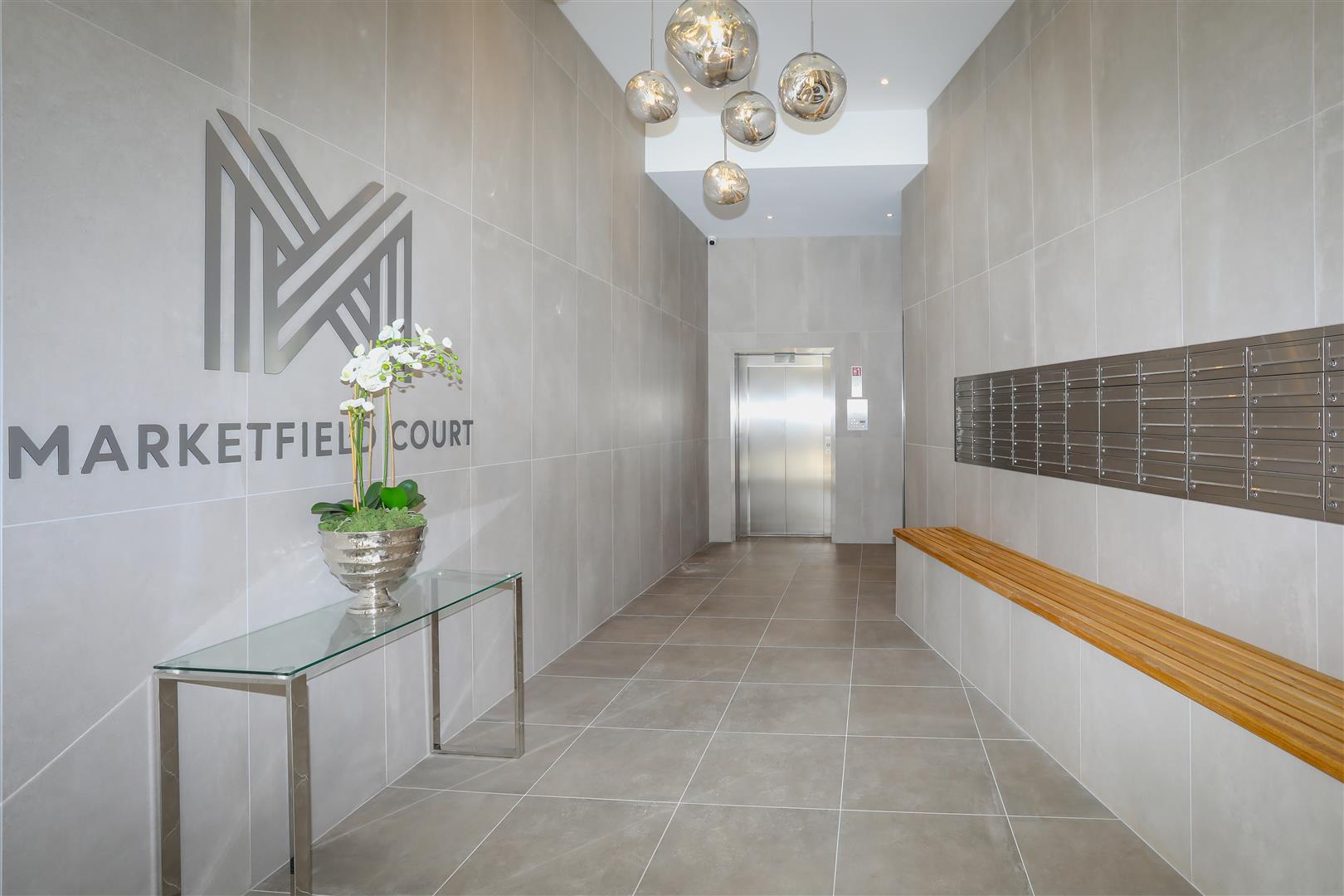 Flat Marketfield Way in Reigate and Banstead