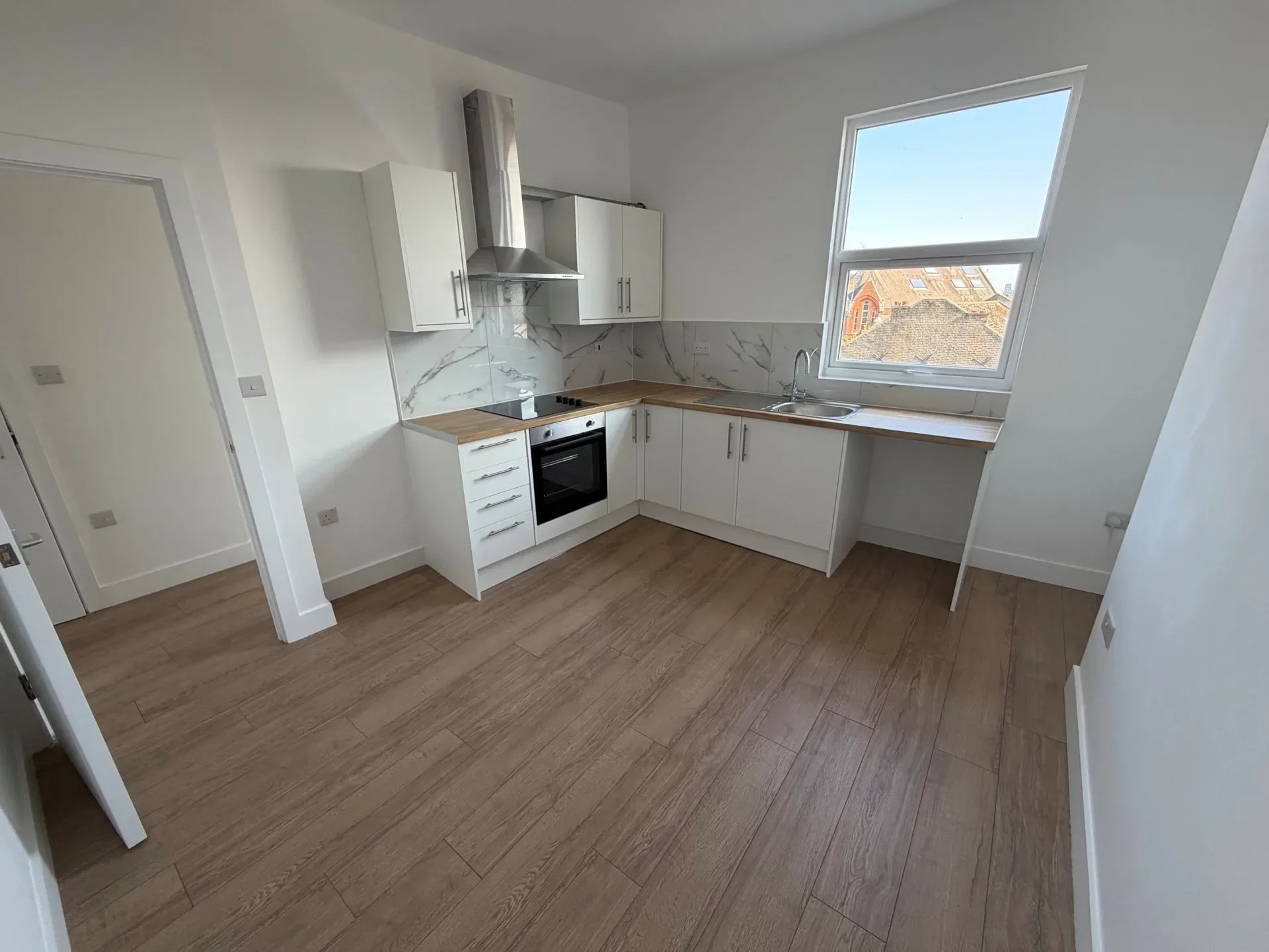 Flat Kenmont Gardens in Greater London