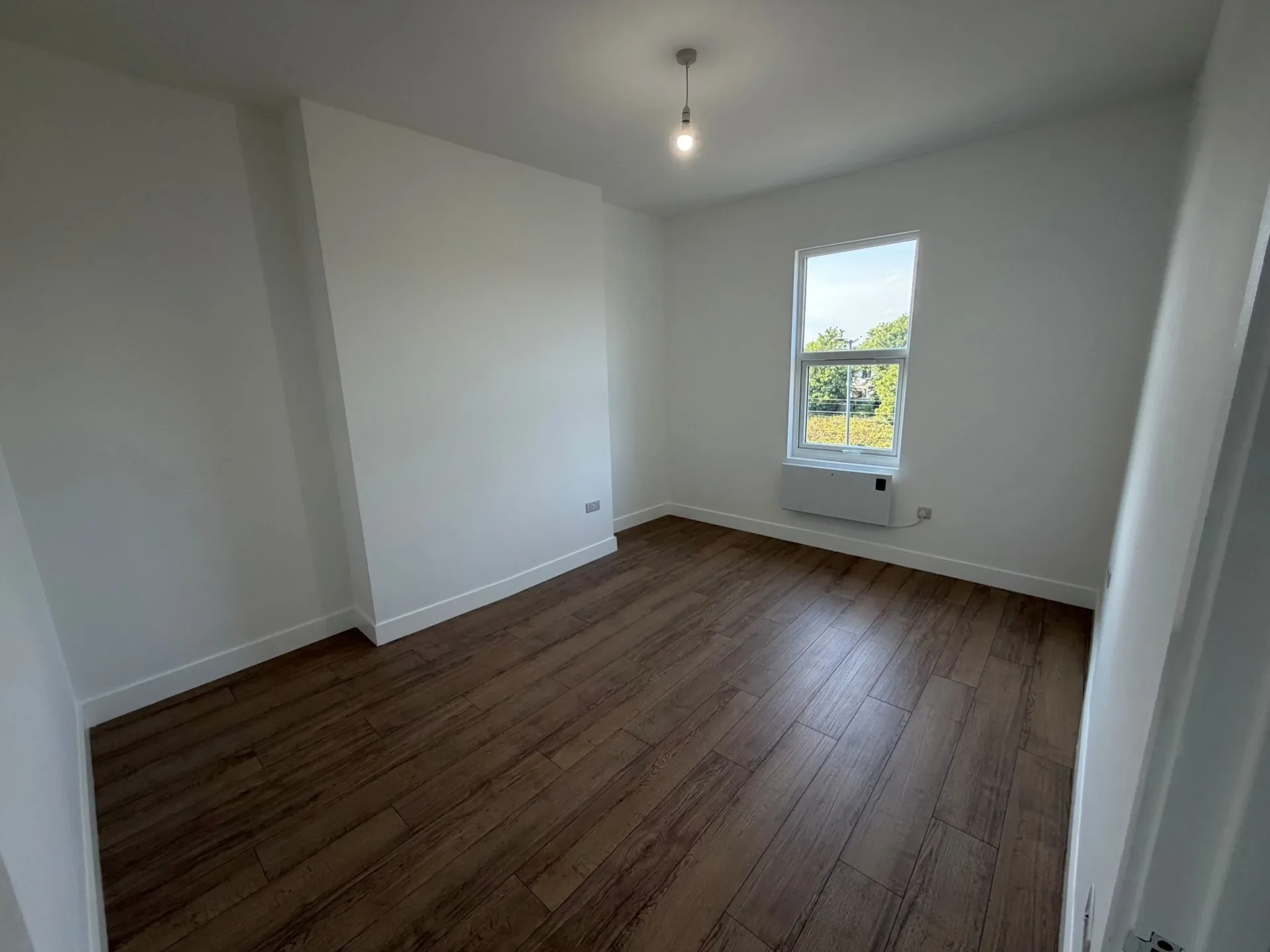 Flat Kenmont Gardens in Greater London