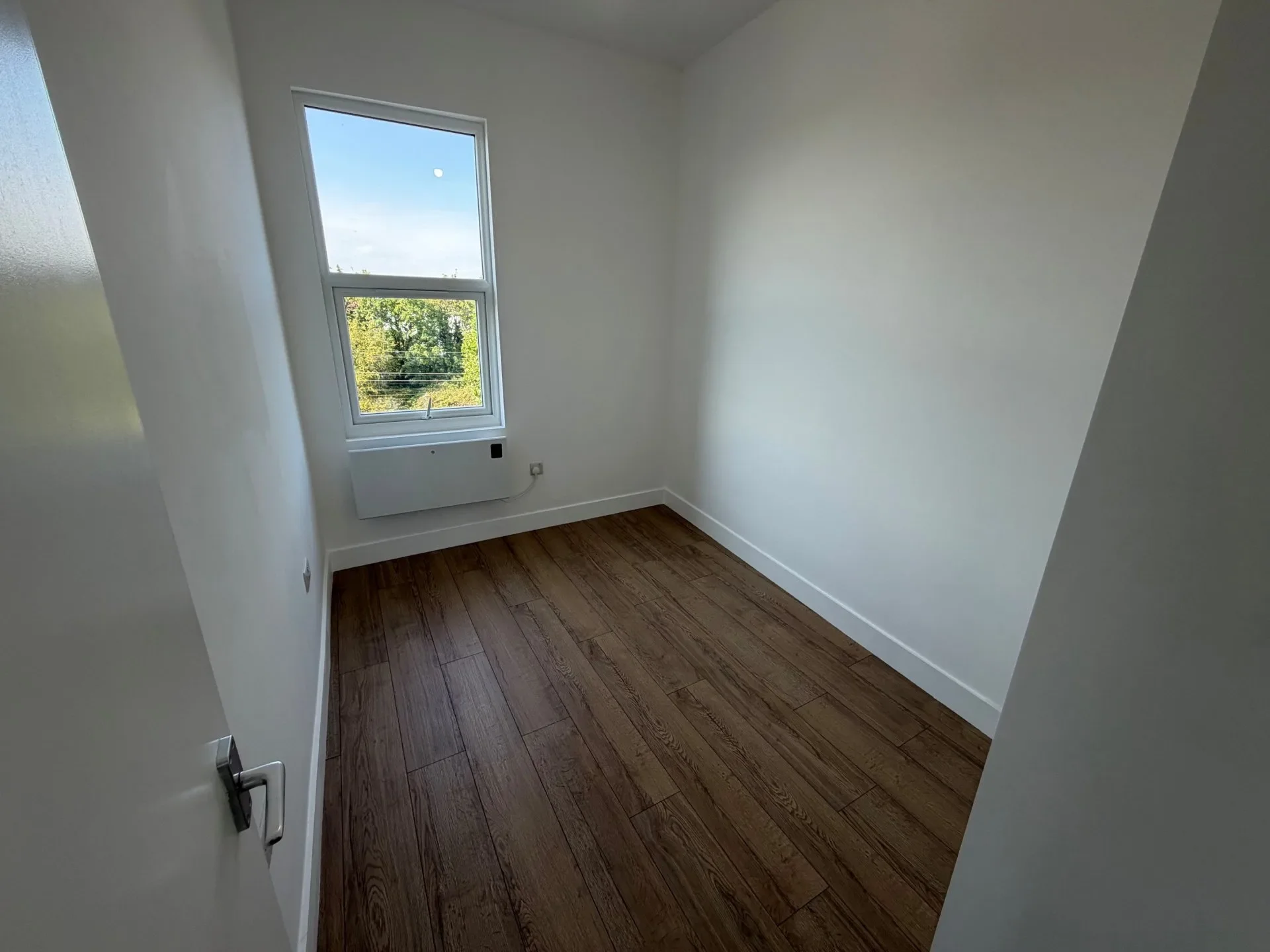 Flat Kenmont Gardens in Greater London
