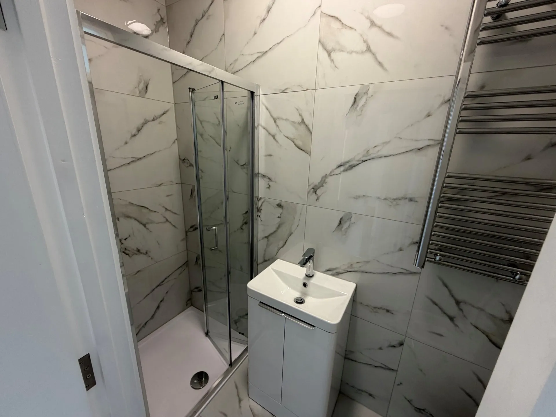 Flat Kenmont Gardens in Greater London