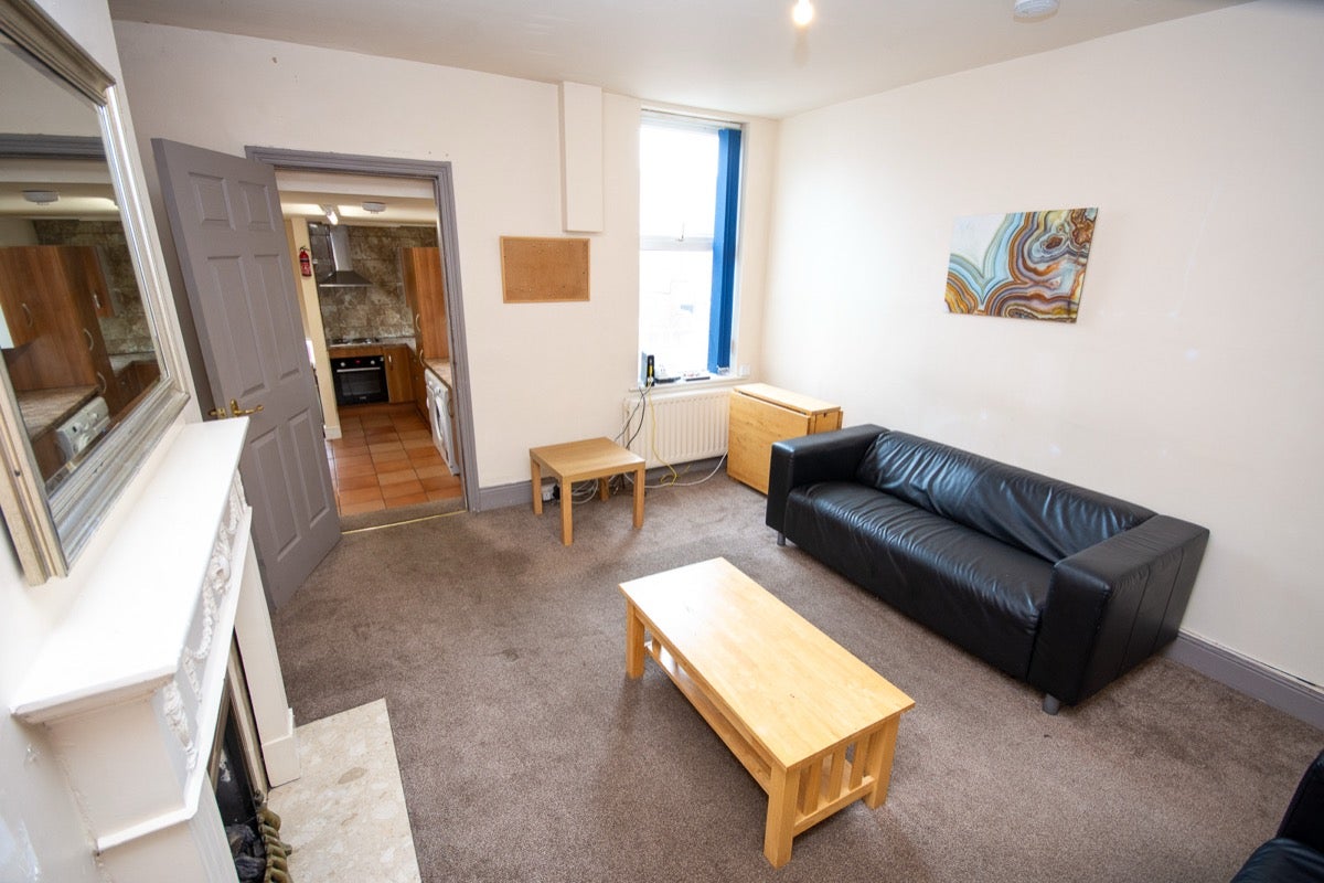Flat Hazelwood Avenue in Newcastle upon Tyne