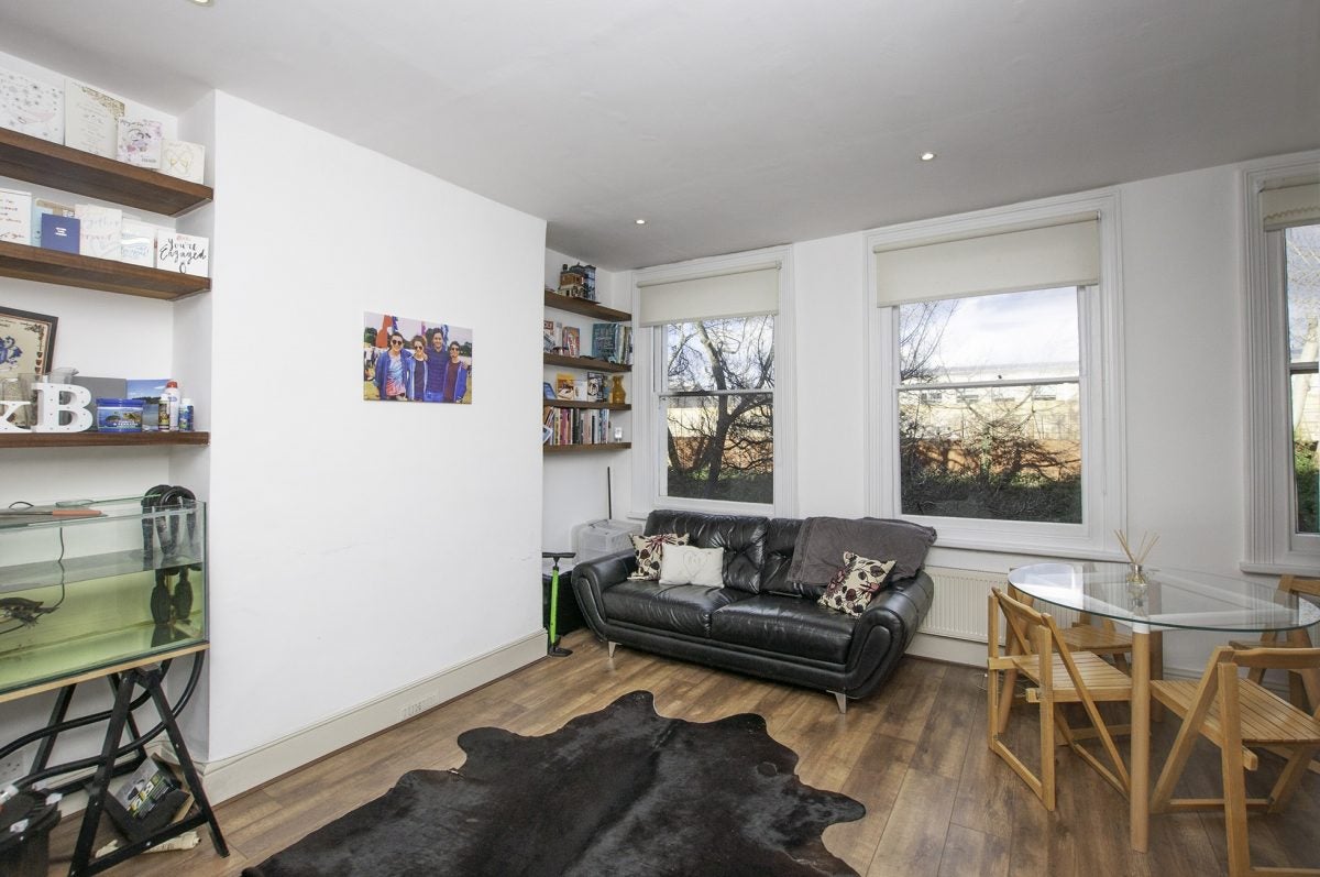 Flat Maygrove Road in Greater London