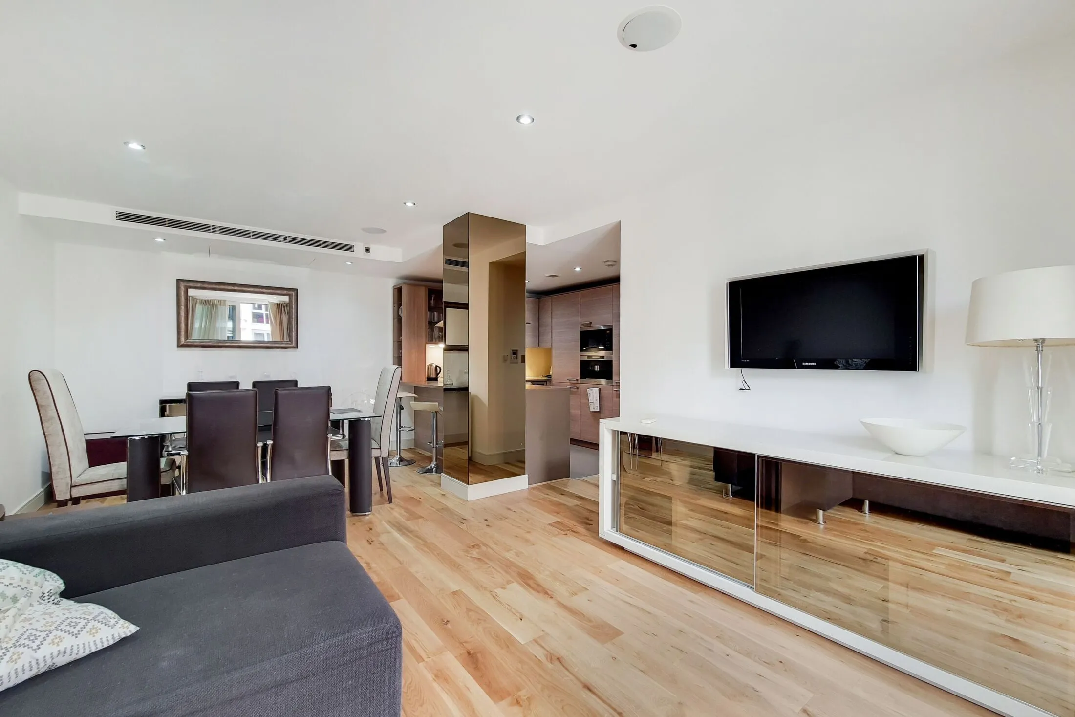 Flat Stephendale Road in Greater London