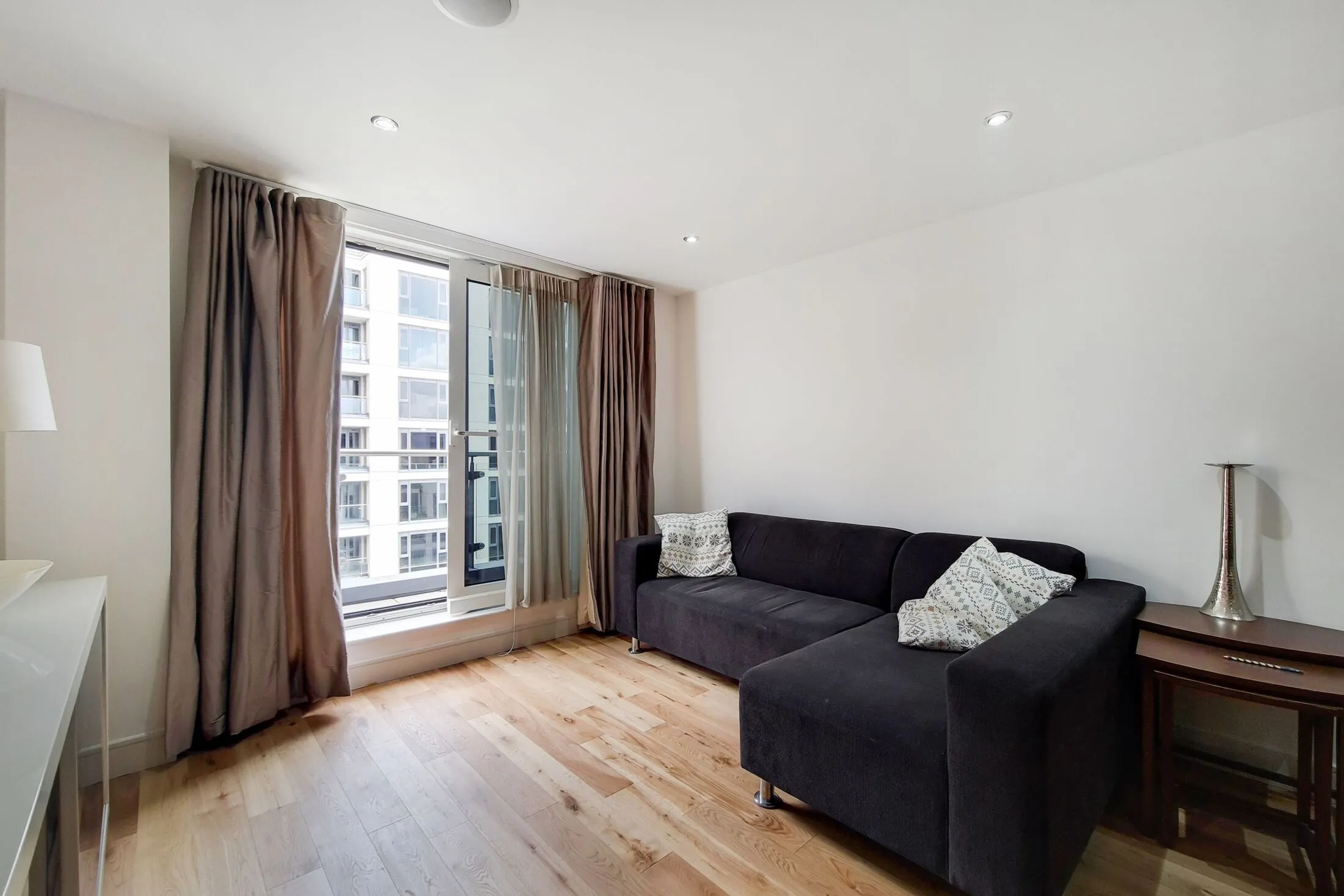 Flat Stephendale Road in Greater London