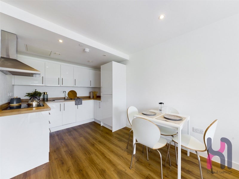 Room Elmira Way in Salford