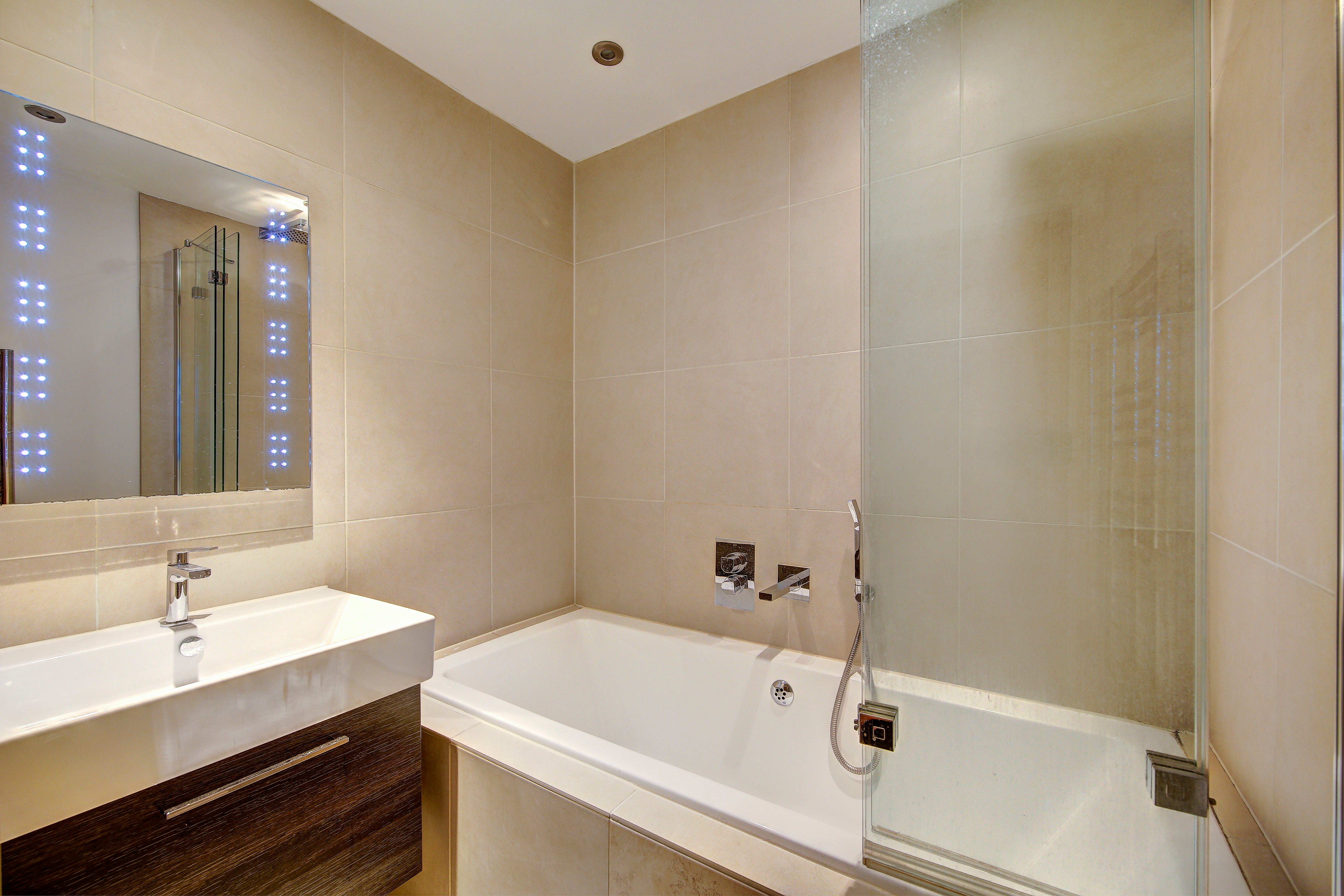 Flat Fulham Road in Greater London