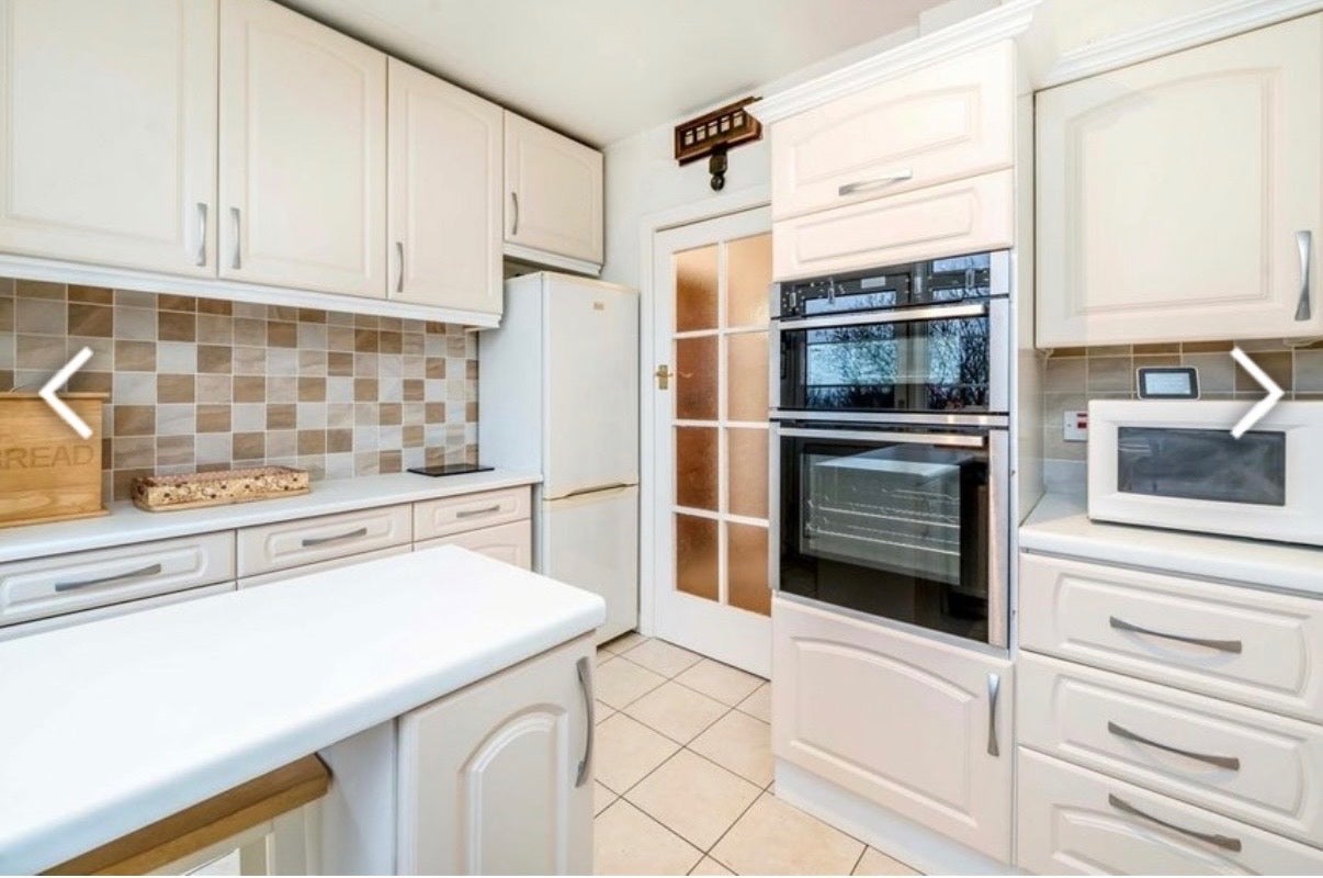 Flat Helena Road in Greater London