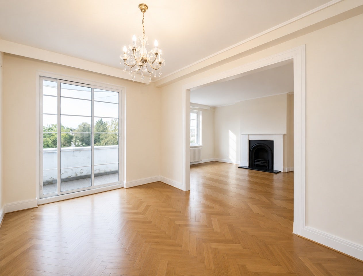 Flat Helena Road in Greater London