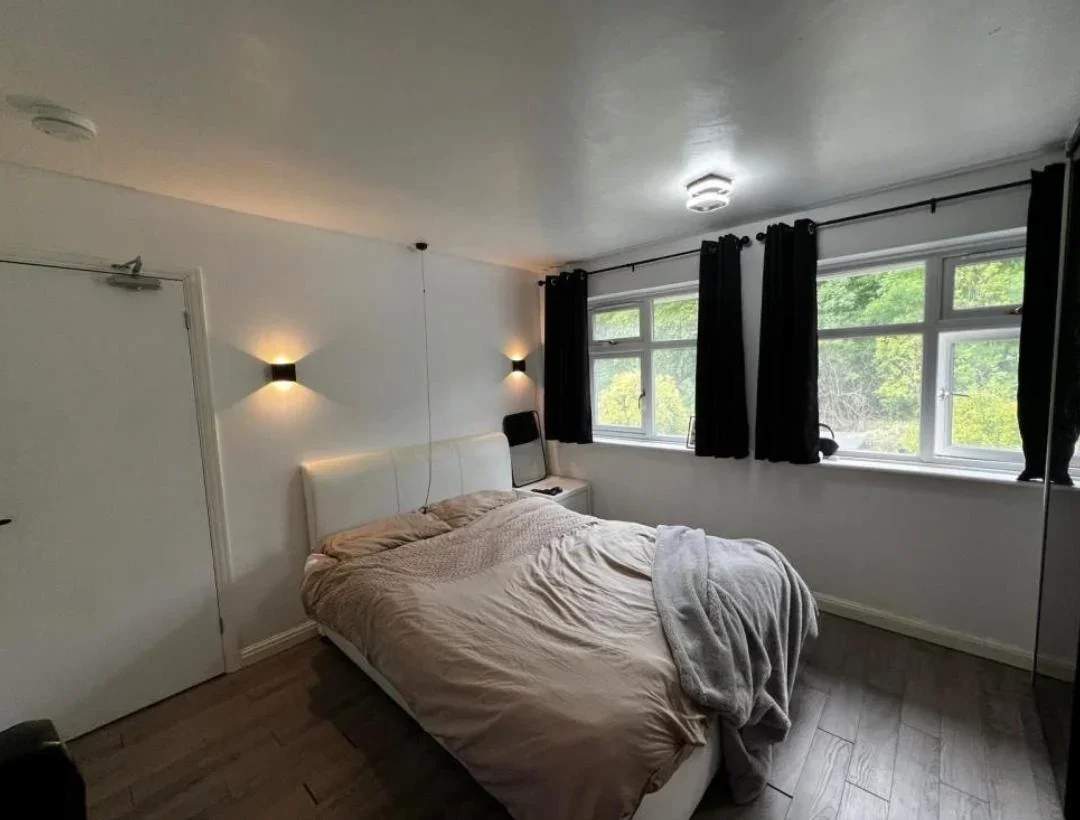 Room Mayfield Close in London