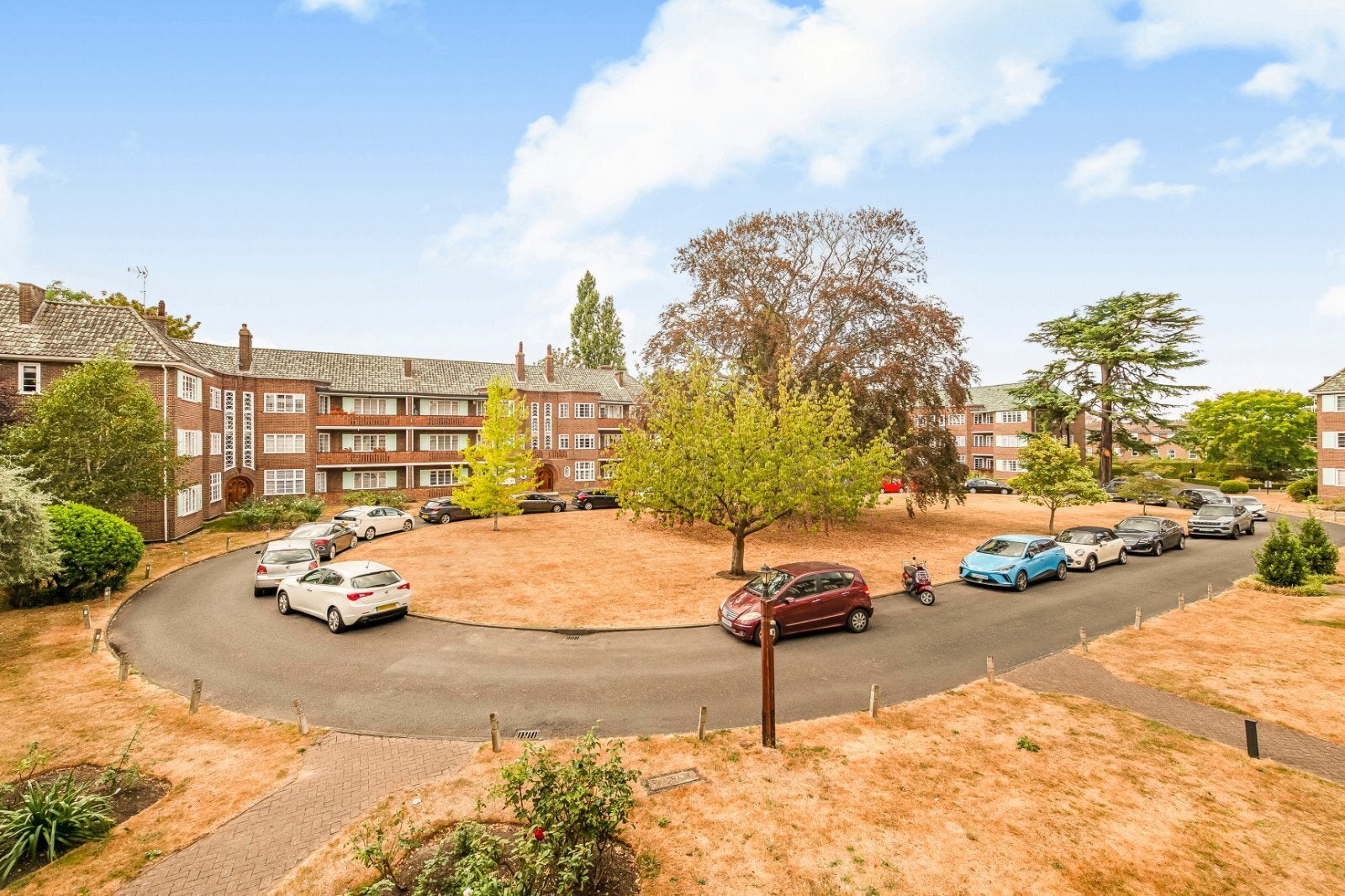 Flat Roehampton Close in Greater London