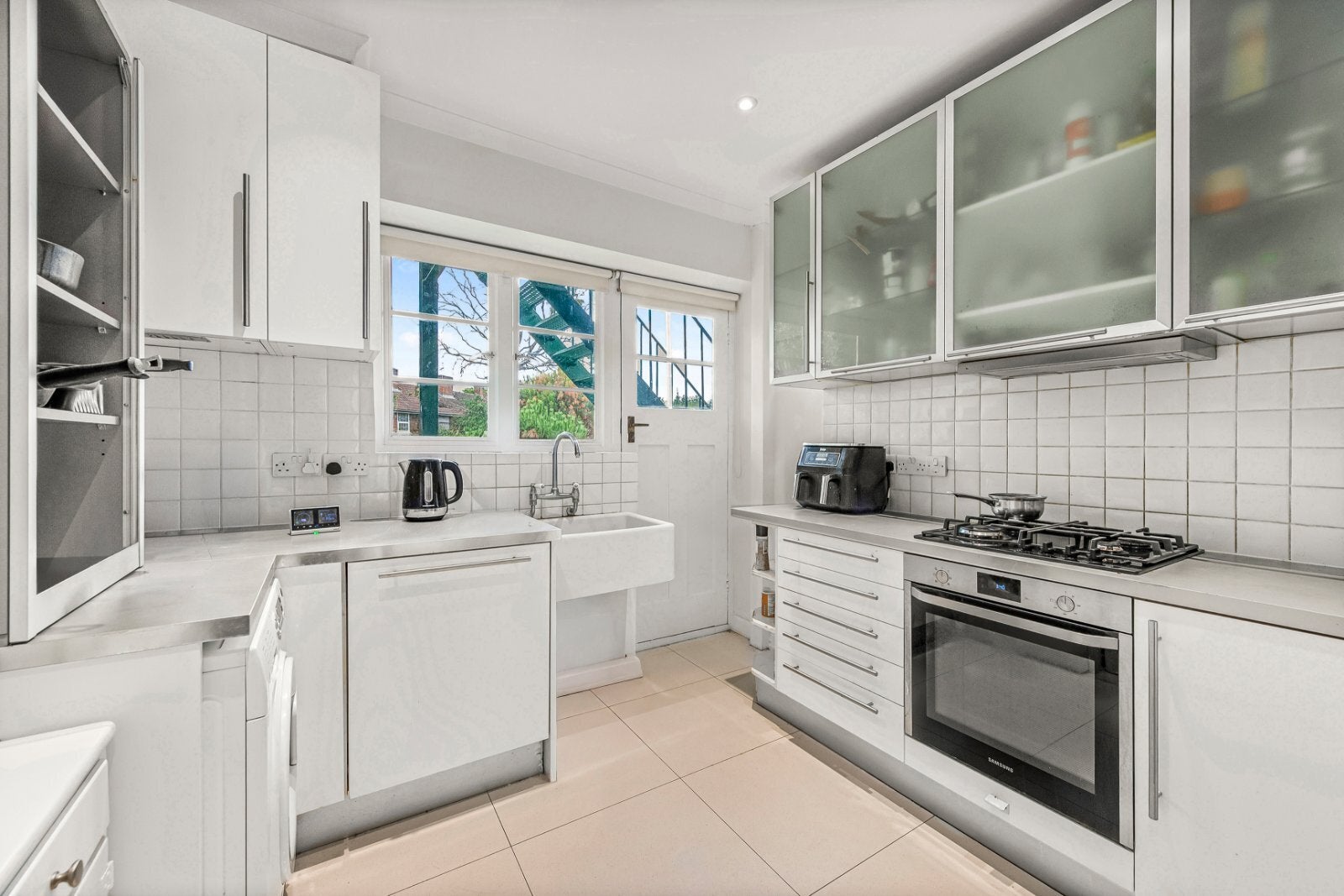 Flat Roehampton Close in Greater London