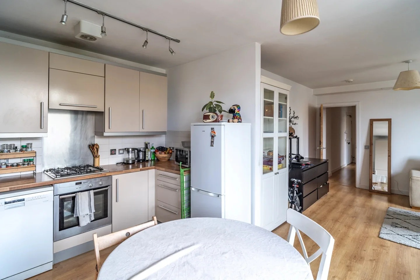Flat Spencer Way in Greater London