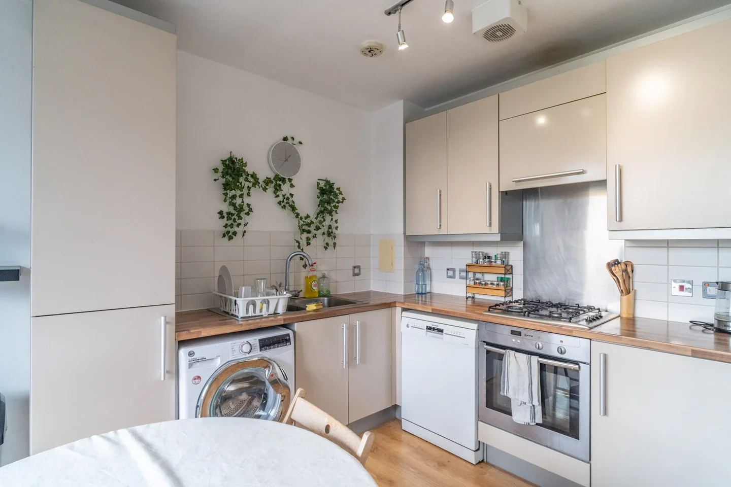 Flat Spencer Way in Greater London