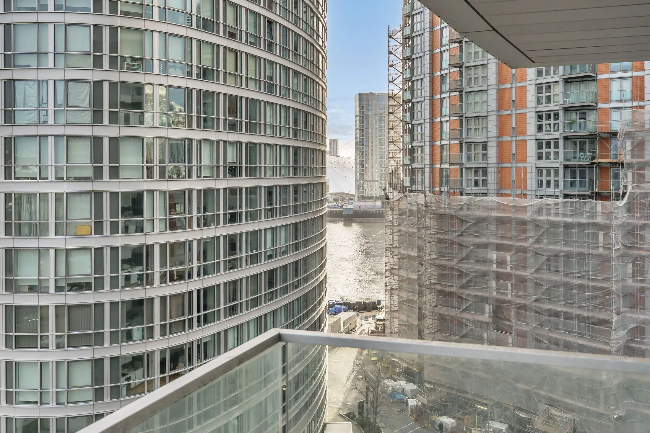 Flat Biscayne Avenue in Greater London