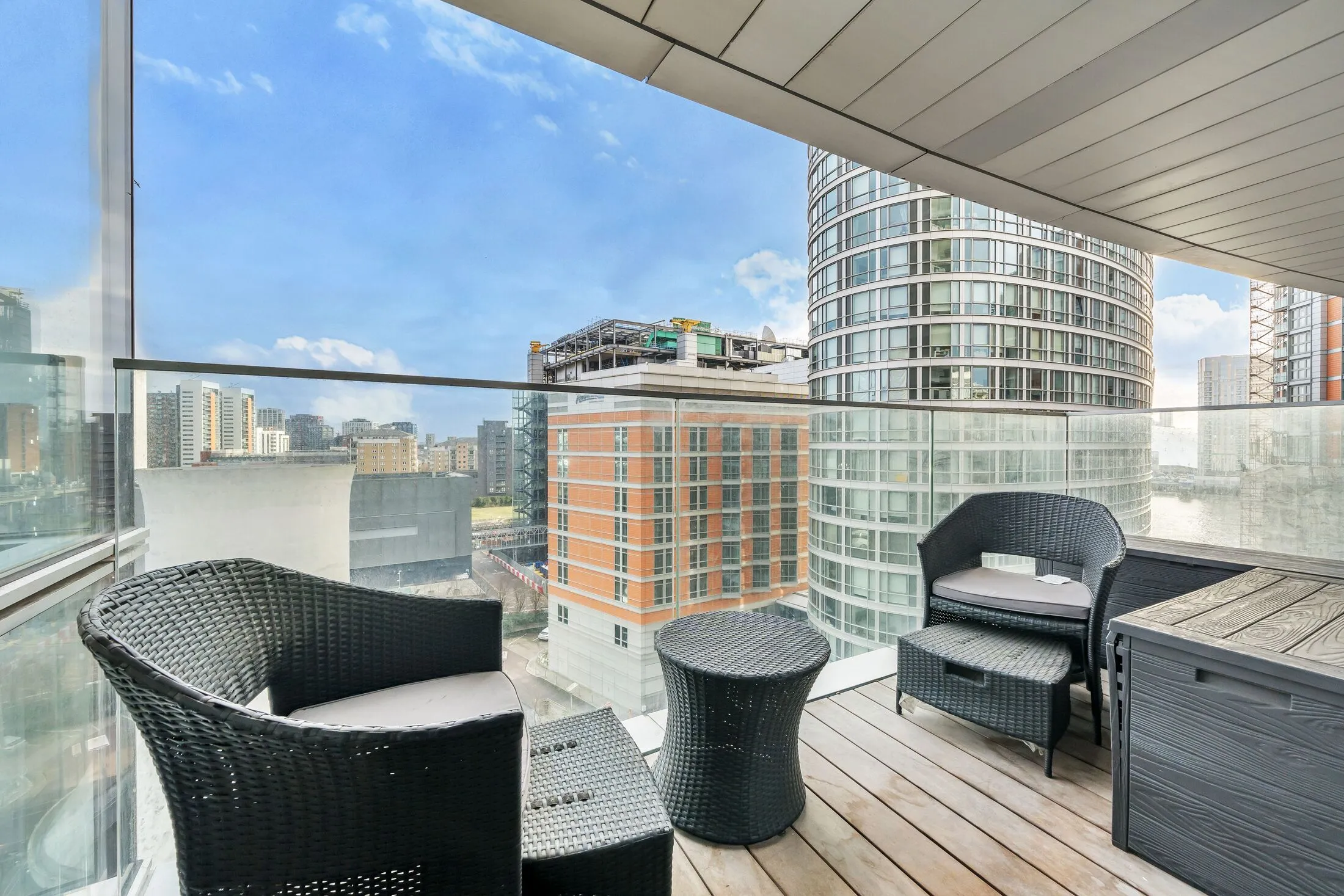 Flat Biscayne Avenue in Greater London