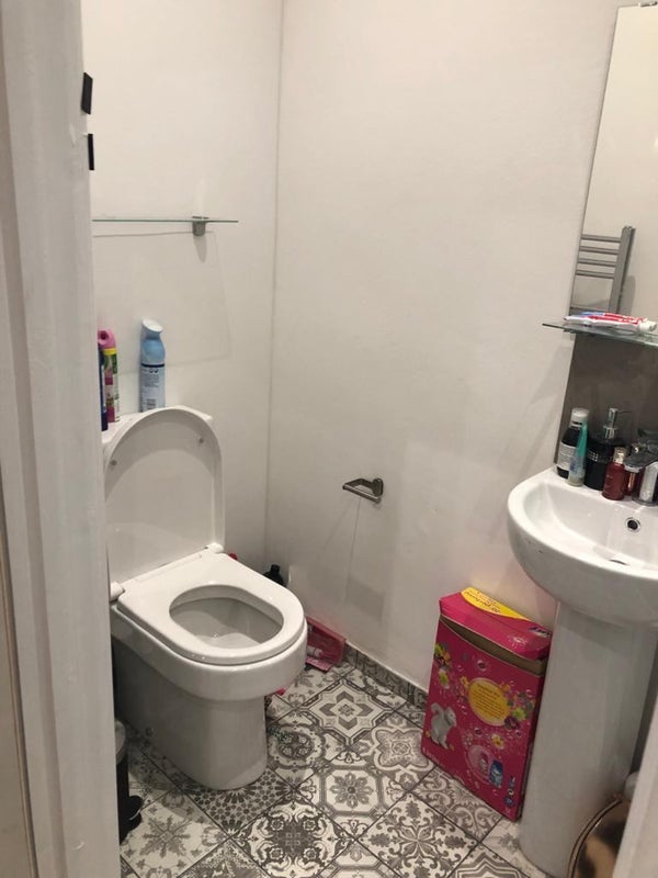 Room Daneshill Road in Leicester