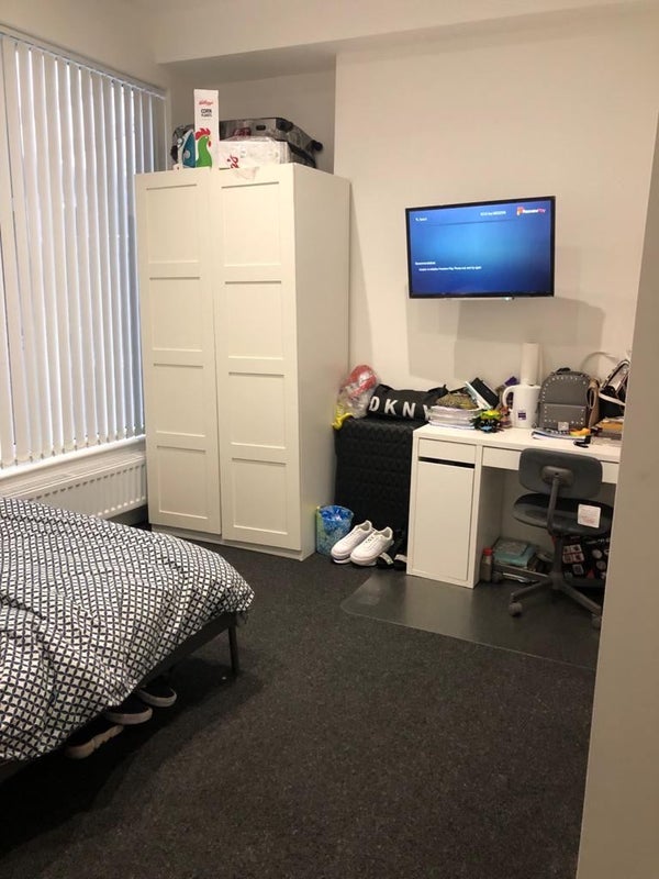 Room Daneshill Road in Leicester