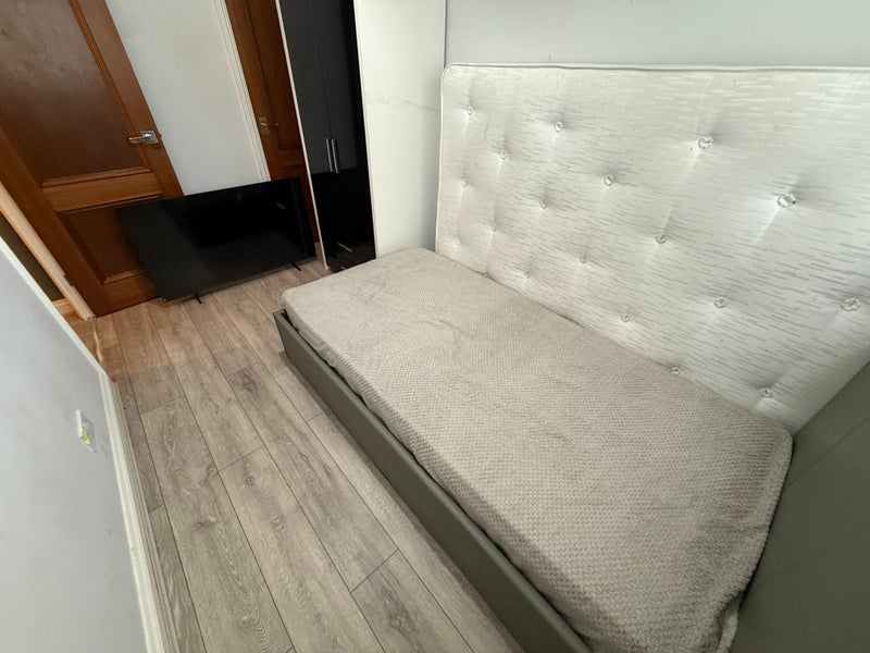 Room Farnham Road in Slough