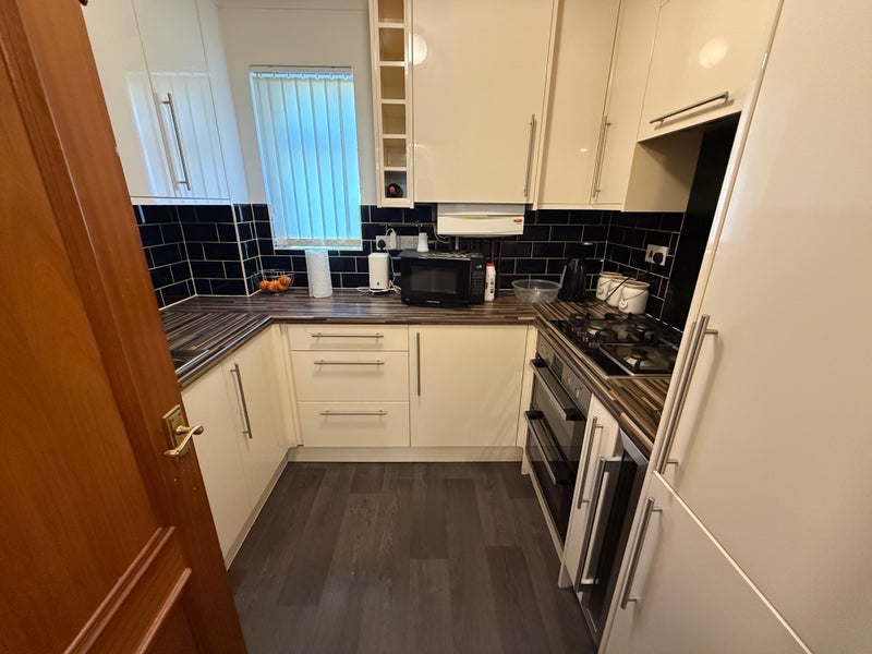 Room Farnham Road in Slough
