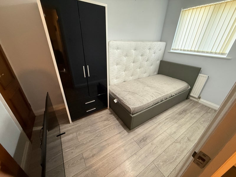Room Farnham Road in Slough