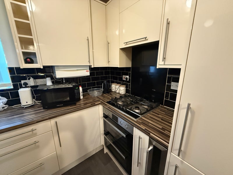 Room Farnham Road in Slough