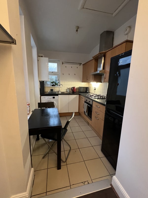 Room Colchester Road in Greater London