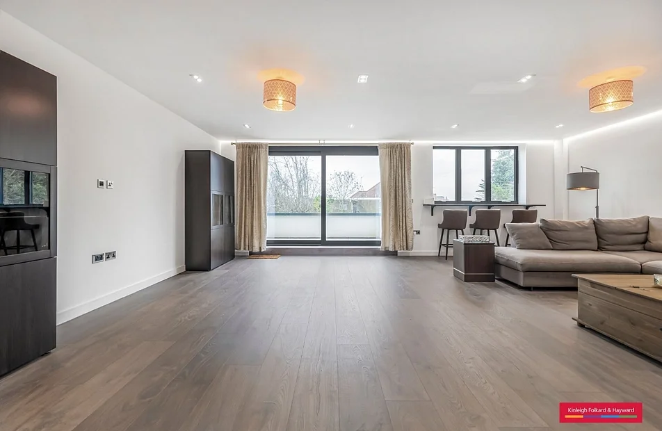 Flat The Ridgeway in Greater London