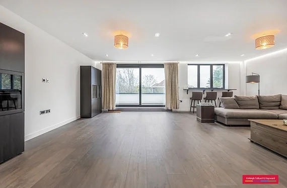 Flat The Ridgeway in Greater London