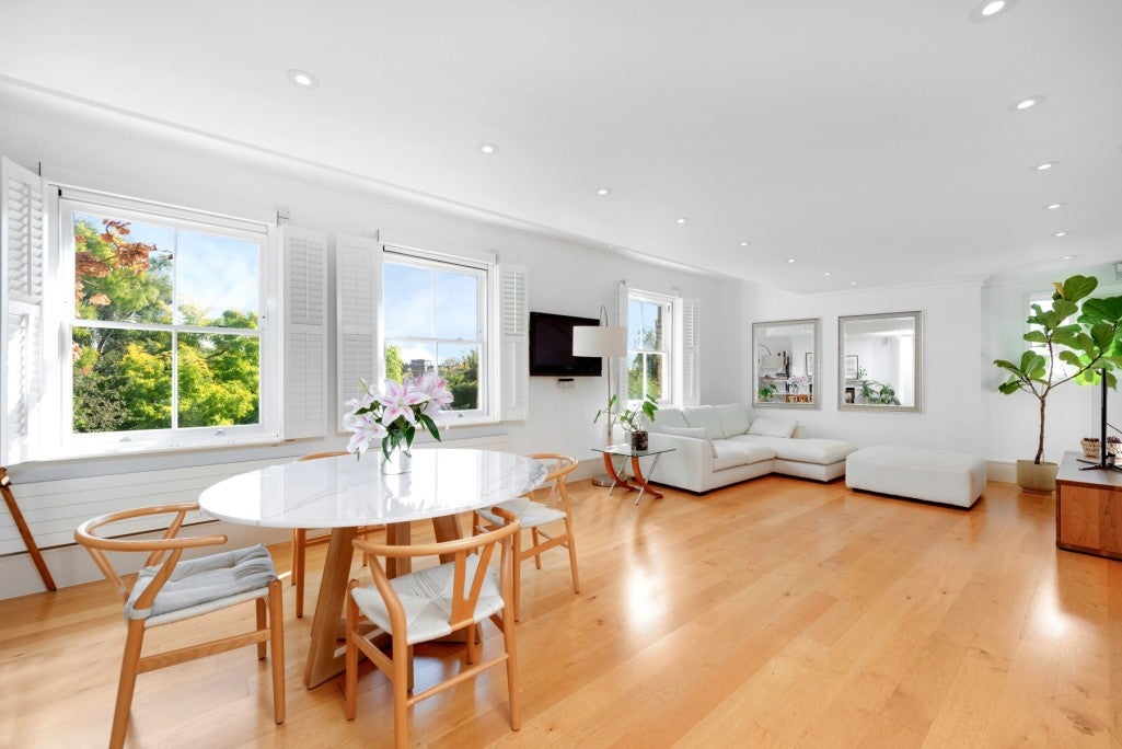 Flat Downside Crescent in Greater London