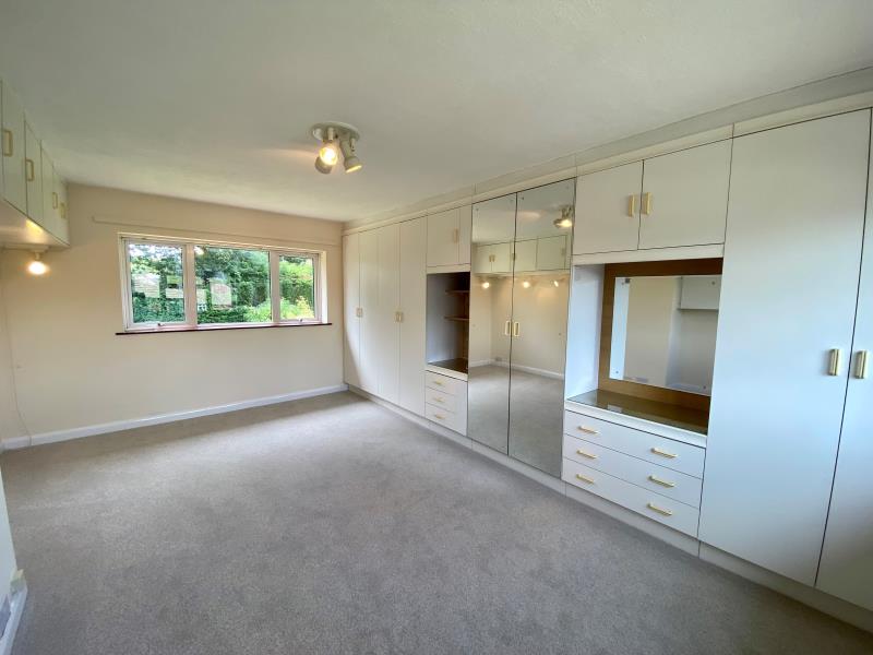 House Orchard Close in Rushmoor